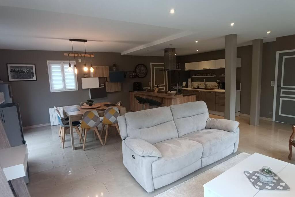 Grande Maison Entiere De 120M2 Epron エクステリア 写真